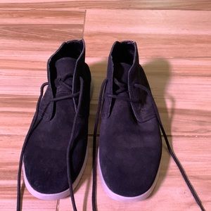Men’s UGG shoes size 8